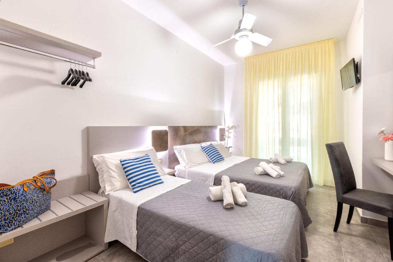 Hotel Condor - Con Piscina Riccione Esterno foto