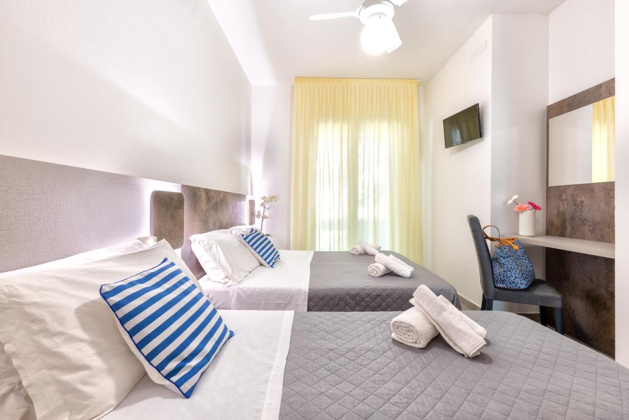 Hotel Condor - Con Piscina Riccione Esterno foto